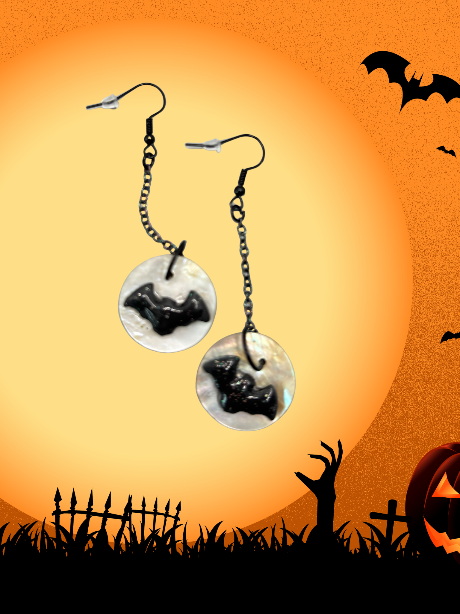 Boucles d'oreilles chauve souris sur nacre HW2