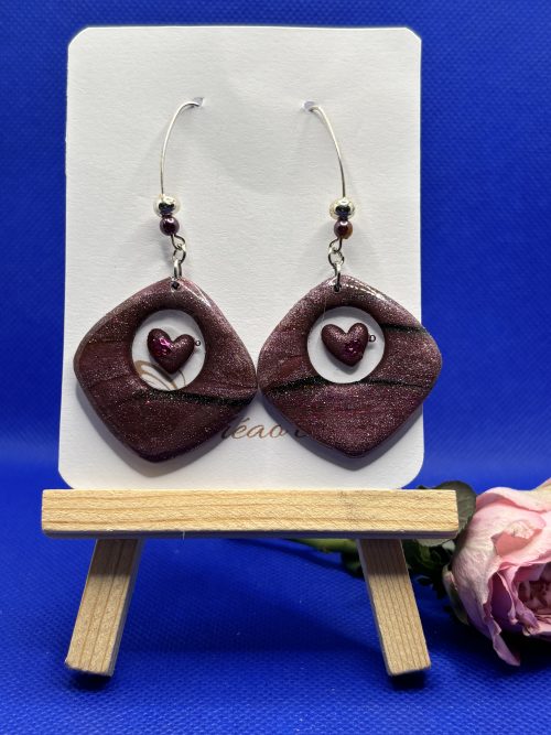 Boucle d'oreille carrée avec son coeurAPR10